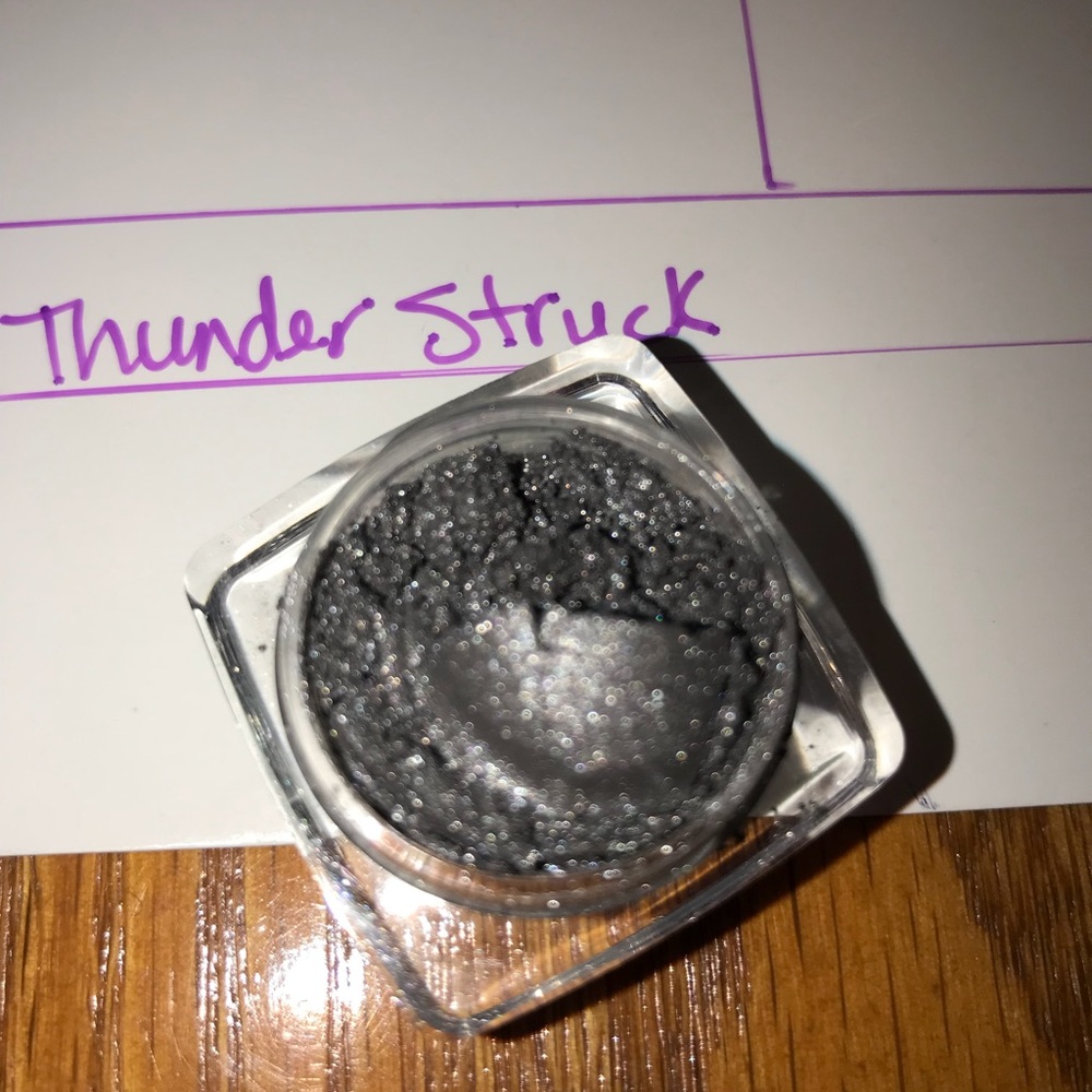 Mineral Eyeshadow in Thunderstruck.